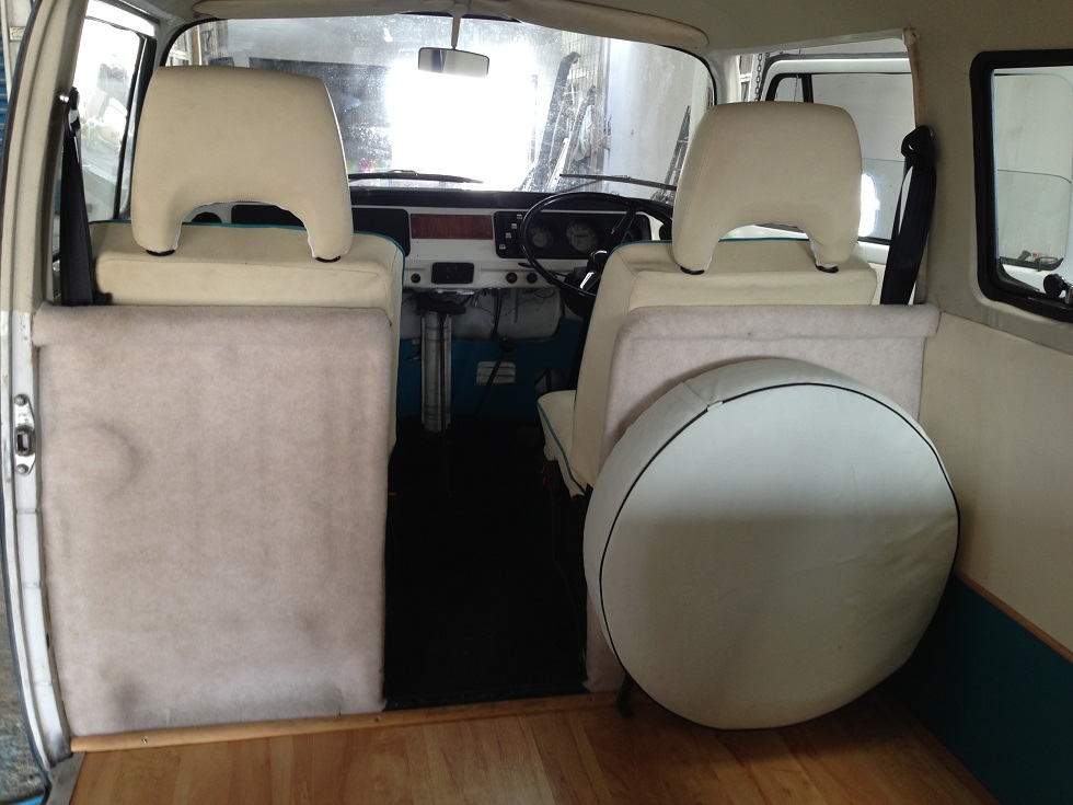VW KOMBI - 72 Lowlight Interior Side