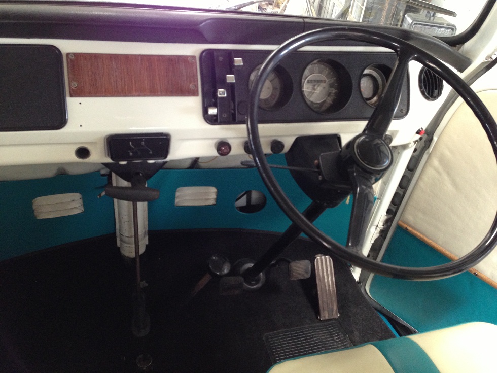 VW KOMBI - 72 Lowlight InSide