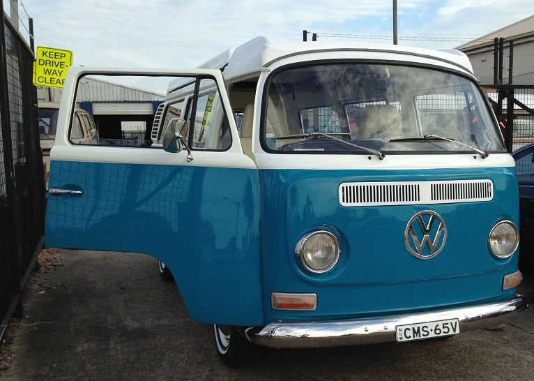VW KOMBI - 72 Lowlight FrontSide
